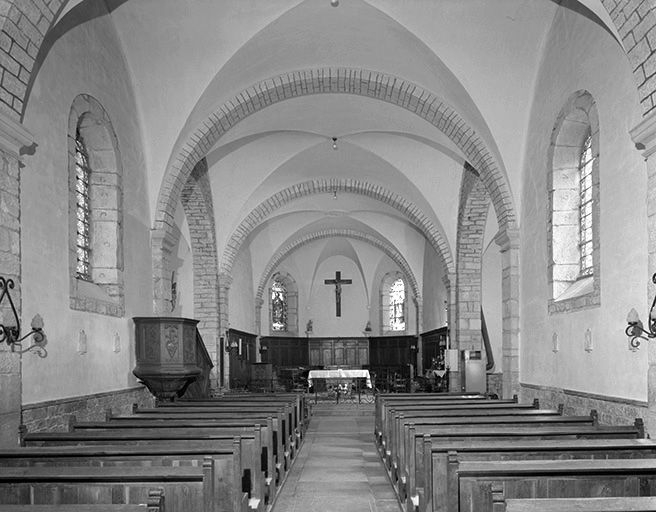 Nef vue depuis l'entrée. © Yves Sancey / Région Bourgogne-Franche-Comté, Inventaire du patrimoine - 1985