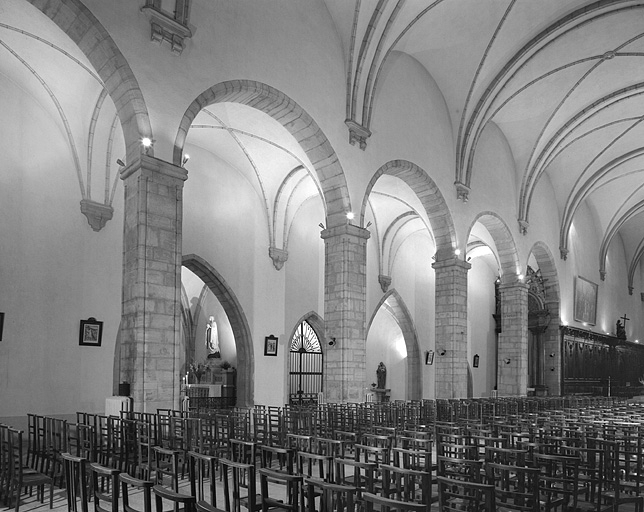 Eglise, vaisseau central et vaisseau latéral nord, vue d'ensemble. © Yves Sancey / Région Bourgogne-Franche-Comté, Inventaire du patrimoine - 1985