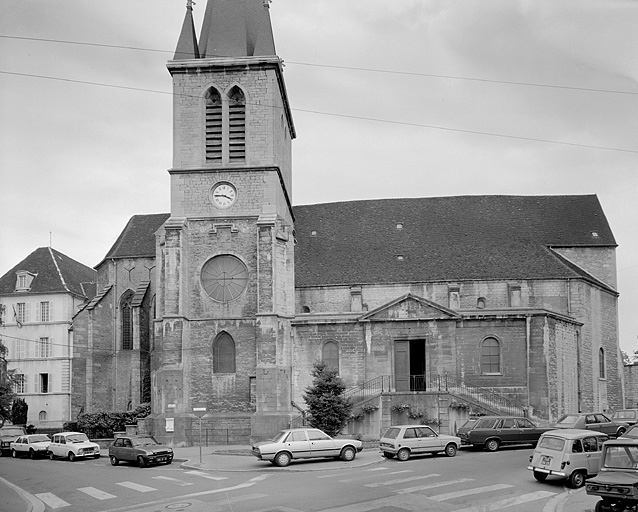 Eglise Saint-Désiré. Vue générale de la façade latérale nord. © Yves Sancey / Région Bourgogne-Franche-Comté, Inventaire du patrimoine - 1985