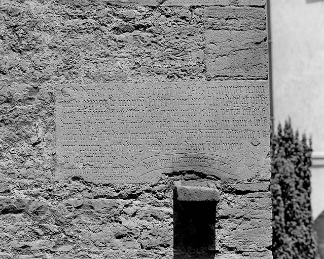 Eglise Saint-Désiré. Inscription sur un contrefort du chevet. © Yves Sancey / Région Bourgogne-Franche-Comté, Inventaire du patrimoine - 1985