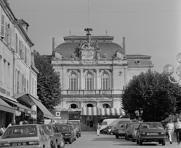 Façade antérieure, vue générale. © Yves Sancey / Région Bourgogne-Franche-Comté, Inventaire du patrimoine - 1985