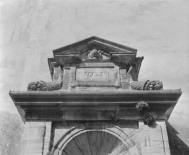 Le couronnement. © Yves Sancey / Région Bourgogne-Franche-Comté, Inventaire du patrimoine - 1985 Le couronnement. © Yves Sancey / Région Bourgogne-Franche-Comté, Inventaire du patrimoine - 1985