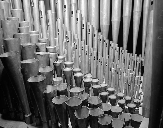Tuyauterie, vue de trois quarts droit. © Jérôme Mongreville / Région Bourgogne-Franche-Comté, Inventaire du patrimoine - 1985