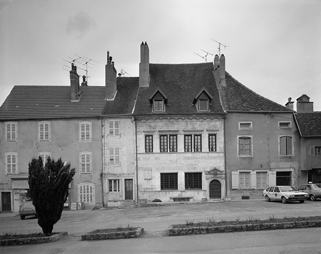 Vue d'ensemble depuis la rue. © Yves Sancey / Région Bourgogne-Franche-Comté, Inventaire du patrimoine - 1985
