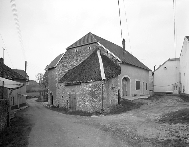 Vue de trois quarts gauche. © Yves Sancey / Région Bourgogne-Franche-Comté, Inventaire du patrimoine - 1985
