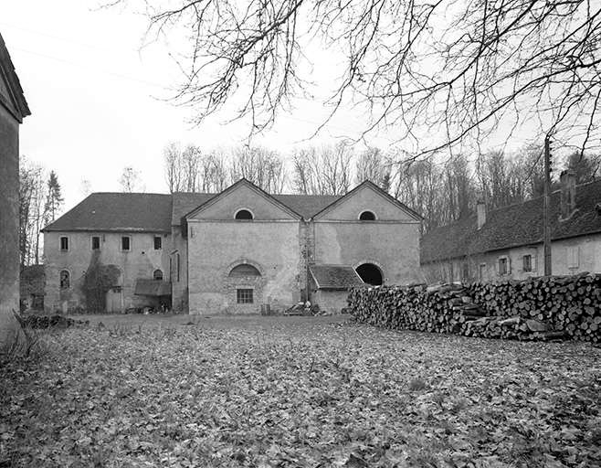 Le haut-fourneau vue de face en 1985. © Yves Sancey / Région Bourgogne-Franche-Comté, Inventaire du patrimoine - 1985