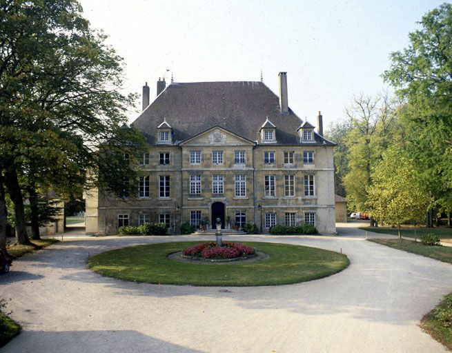 Façade antérieure. © Yves Sancey / Région Bourgogne-Franche-Comté, Inventaire du patrimoine - 1985
