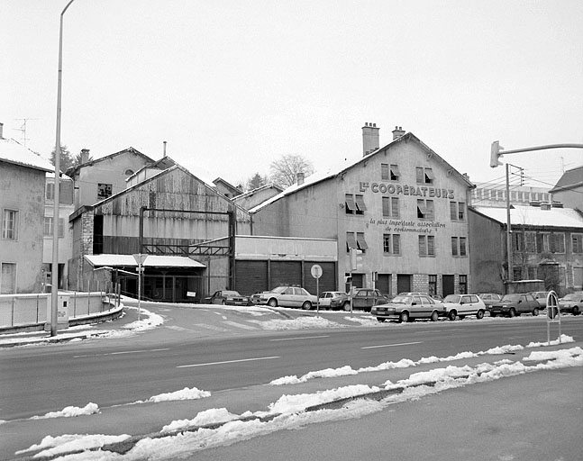 Vue d'ensemble sur la rue des Huisselets. © Yves Sancey / Région Bourgogne-Franche-Comté, Inventaire du patrimoine - 1986
