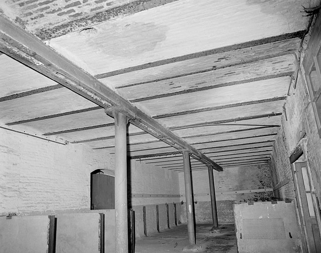 Premier étage, pièce à 2 vaisseaux. © Yves Sancey / Région Bourgogne-Franche-Comté, Inventaire du patrimoine - 1986