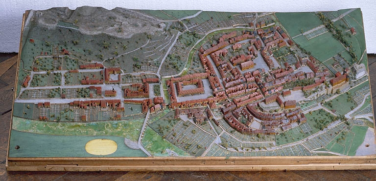 Vue d'ensemble, côté sud, 1823-1826. Extrait du plan-relief de 1823-1826, par R.G.I. Wild, échelle 1:1000 (conservé au Musée historique du Vieux Montbéliard). © Yves Sancey / Région Bourgogne-Franche-Comté, Inventaire du patrimoine - 1986 Vue d'ensemble, côté sud, 1823-1826. Extrait du plan-relief de 1823-1826, par R.G.I. Wild, échelle 1:1000 (conservé au Musée historique du Vieux Montbéliard). © Yves Sancey / Région Bourgogne-Franche-Comté, Inventaire du patrimoine - 1986
