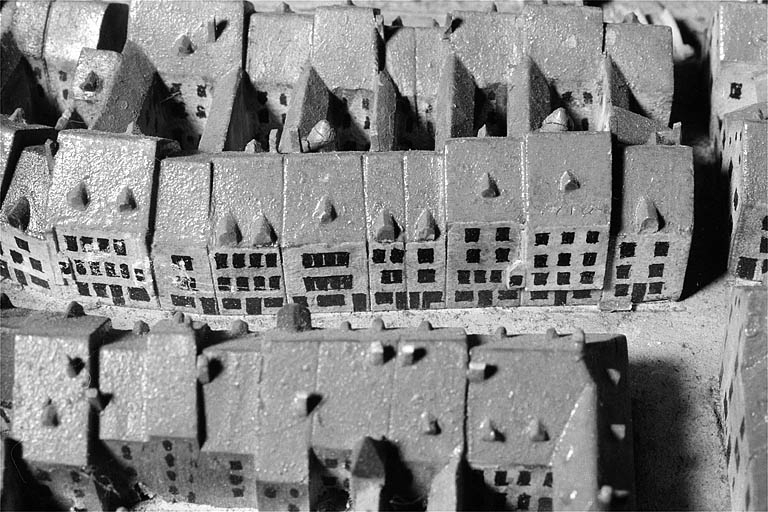 Maisons 12 à 28, rue des Febvres, 1823-1826. Extrait du plan-relief de 1823-1826, par R.G.I. Wild, échelle 1:1000 (conservé au Musée historique du Vieux Montbéliard). © Yves Sancey / Région Bourgogne-Franche-Comté, Inventaire du patrimoine - 1986