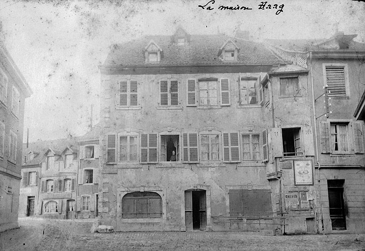 Ancienne maison 4, rue Charles-Lalance. Façade principale, vers 1900. © Yves  Sancey (reproduction) / Région Bourgogne-Franche-Comté, Inventaire du patrimoine - 1986