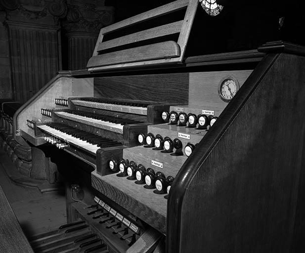 Console vue de trois quarts droit. © Jérôme Mongreville / Région Bourgogne-Franche-Comté, Inventaire du patrimoine - 1986