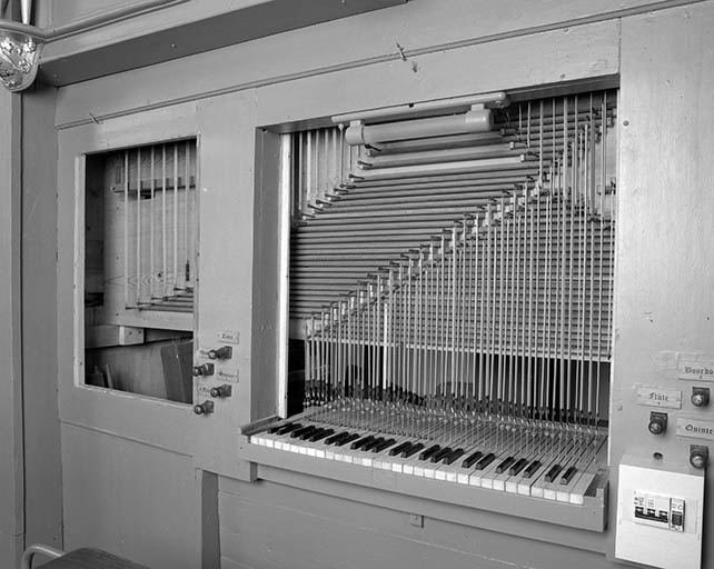 Console vue de trois quarts droit. © Jérôme Mongreville / Région Bourgogne-Franche-Comté, Inventaire du patrimoine - 1986