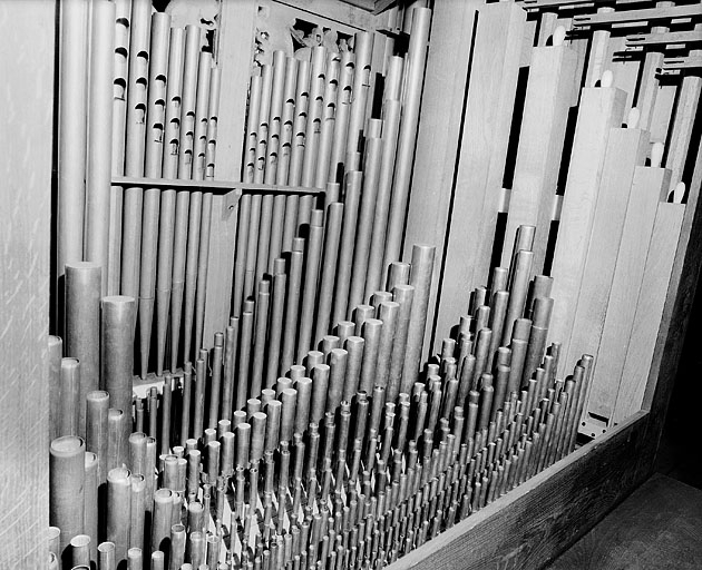 Tuyauterie du clavier de positif vue de trois quarts gauche. © Jérôme Mongreville / Région Bourgogne-Franche-Comté, Inventaire du patrimoine - 1986