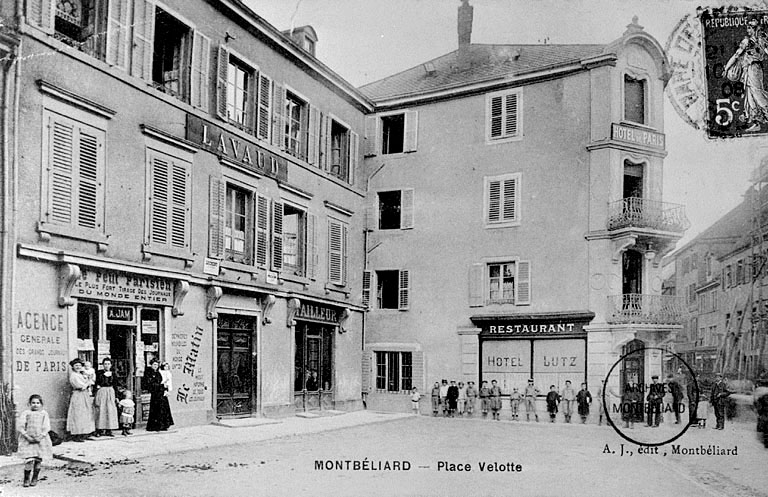Montbéliard. Place Velotte, entre 1904 et 1908. © Jérôme  Mongreville (reproduction) / Région Bourgogne-Franche-Comté, Inventaire du patrimoine - 1986 Montbéliard. Place Velotte, entre 1904 et 1908. © Jérôme  Mongreville (reproduction) / Région Bourgogne-Franche-Comté, Inventaire du patrimoine - 1986