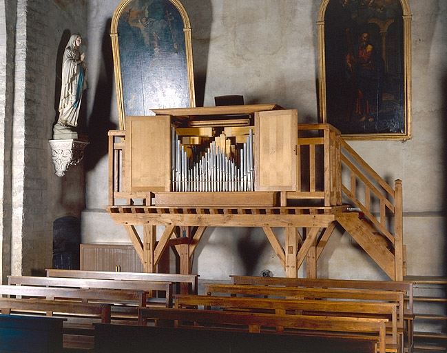 Orgue de choeur, vu de trois quarts droit. © Jérôme Mongreville / Région Bourgogne-Franche-Comté, Inventaire du patrimoine - 1986