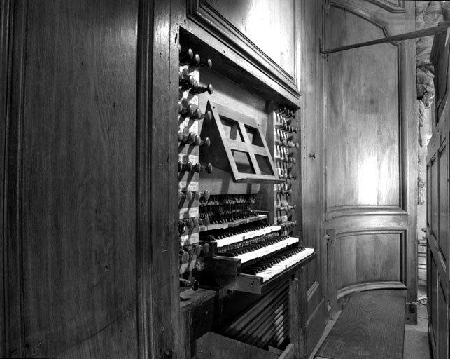 Détail de la console. © Jérôme Mongreville / Région Bourgogne-Franche-Comté, Inventaire du patrimoine - 1986