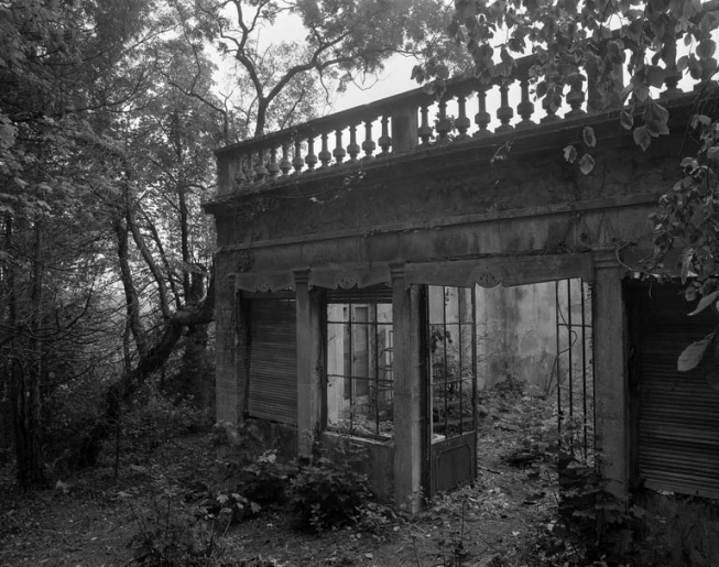 Vue de l'entrée de l'orangerie. © Yves Sancey / Région Bourgogne-Franche-Comté, Inventaire du patrimoine - 1986