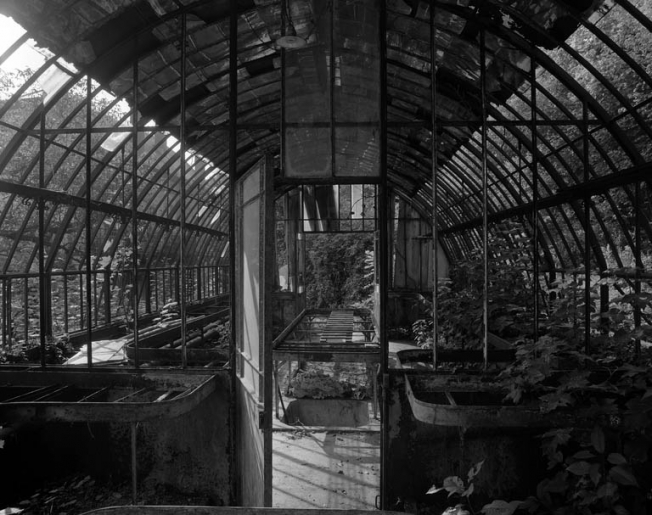 Vue intérieure de la serre. © Yves Sancey / Région Bourgogne-Franche-Comté, Inventaire du patrimoine - 1986