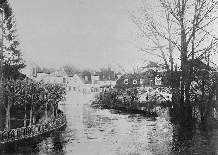 La Lizaine prise du Grand Pont, 1910. © Jérôme  Mongreville (reproduction) / Région Bourgogne-Franche-Comté, Inventaire du patrimoine - 1987 La Lizaine prise du Grand Pont, 1910. © Jérôme  Mongreville (reproduction) / Région Bourgogne-Franche-Comté, Inventaire du patrimoine - 1987
