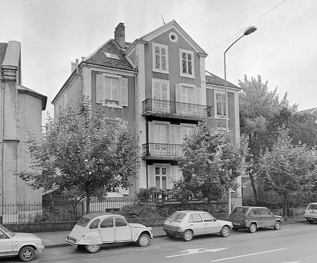 Immeuble 8-10, rue de la Synagogue, vu du côté de l'avenue Wilson. Fin 19e siècle. © Jérôme Mongreville / Région Bourgogne-Franche-Comté, Inventaire du patrimoine - 1987