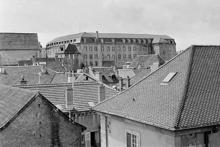 Vue d'ensemble, côté nord. © Jérôme Mongreville / Région Bourgogne-Franche-Comté, Inventaire du patrimoine - 1987