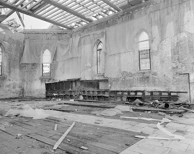 Vue d'ensemble des éléments subsistants des stalles après l'incendie de 1987. © Jérôme Mongreville / Région Bourgogne-Franche-Comté, Inventaire du patrimoine - 1987