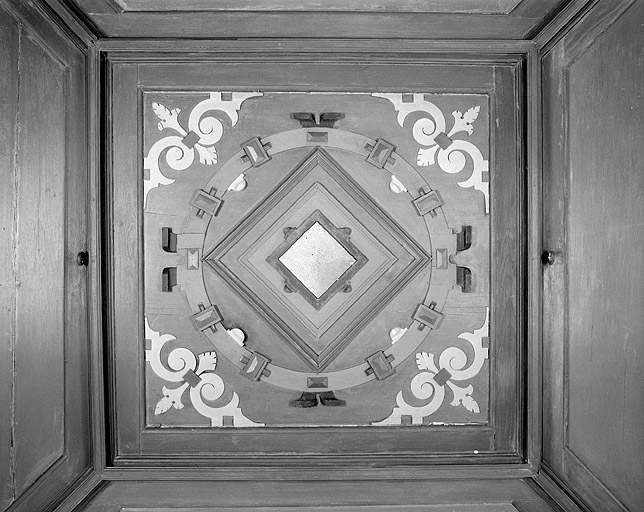 Tour Henriette. Pièce du quatrième niveau. Détail du plafond. © Jérôme Mongreville / Région Bourgogne-Franche-Comté, Inventaire du patrimoine - 1987