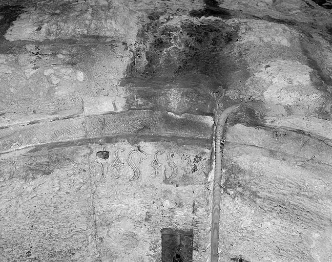 Tour Henriette. Date sur la porte donnant sur la cour de l'Ours. © Jérôme Mongreville / Région Bourgogne-Franche-Comté, Inventaire du patrimoine - 1987