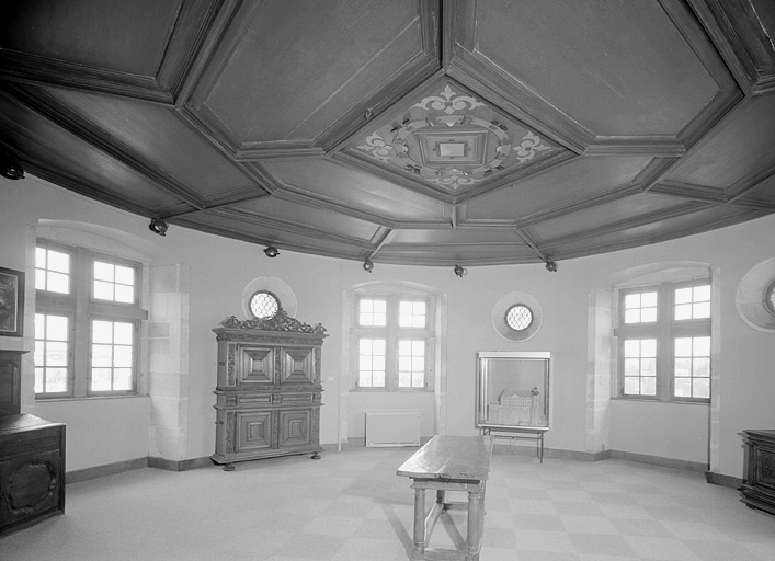 Tour Henriette. Pièce du quatrième niveau. © Jérôme Mongreville / Région Bourgogne-Franche-Comté, Inventaire du patrimoine - 1987