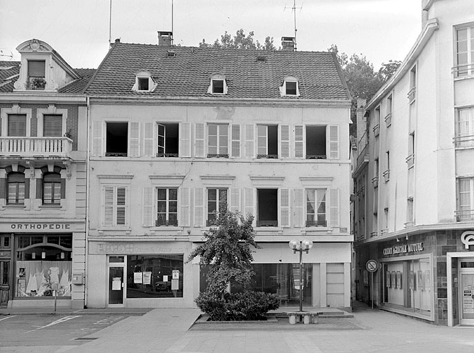 Façade principale. © Jérôme Mongreville / Région Bourgogne-Franche-Comté, Inventaire du patrimoine - 1987 Façade principale. © Jérôme Mongreville / Région Bourgogne-Franche-Comté, Inventaire du patrimoine - 1987