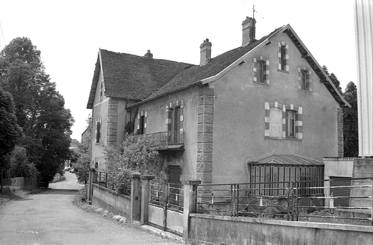 Logement patronal en 1987. © Bernard Lardière / Région Bourgogne-Franche-Comté, Inventaire du patrimoine - 1987