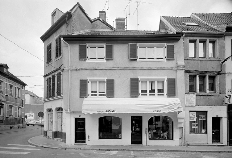 Façade sur rue. © Jérôme Mongreville / Région Bourgogne-Franche-Comté, Inventaire du patrimoine - 1988 Façade sur rue. © Jérôme Mongreville / Région Bourgogne-Franche-Comté, Inventaire du patrimoine - 1988