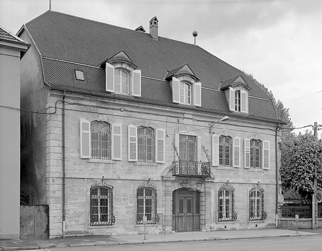 Façade principale. © Jérôme Mongreville / Région Bourgogne-Franche-Comté, Inventaire du patrimoine - 1988