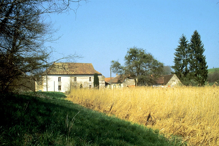 Vue d'ensemble, depuis le sud. © Laurent Poupard / Région Bourgogne-Franche-Comté, Inventaire du patrimoine - 1988