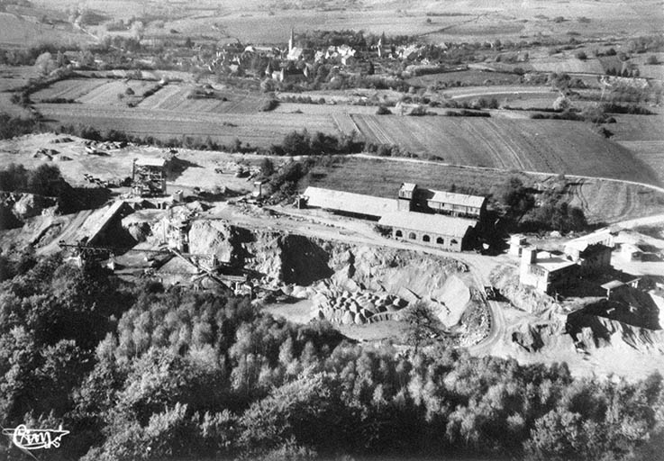 Moissey. Vue générale [vue aérienne]. © Laurent  Poupard (reproduction) / Région Bourgogne-Franche-Comté, Inventaire du patrimoine - 1988
