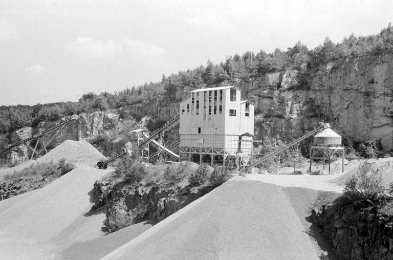 Site d'extraction et nouvelles installations de concassage. © Laurent Poupard / Région Bourgogne-Franche-Comté, Inventaire du patrimoine - 1988