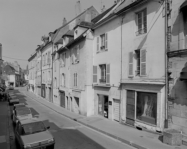 La rue Saint-Désiré. © Yves Sancey / Région Bourgogne-Franche-Comté, Inventaire du patrimoine - 1988