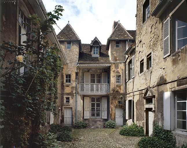 Façade antérieure. © Yves Sancey / Région Bourgogne-Franche-Comté, Inventaire du patrimoine - 1988