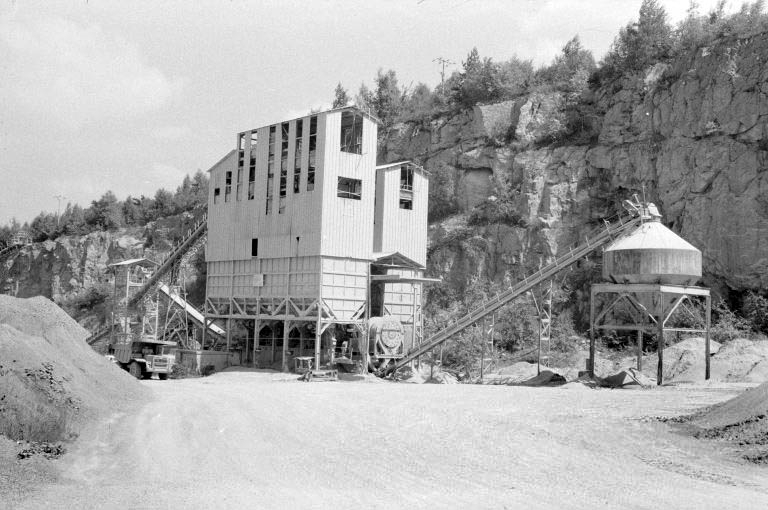 Nouvelles installations de concassage. © Laurent Poupard / Région Bourgogne-Franche-Comté, Inventaire du patrimoine - 1988