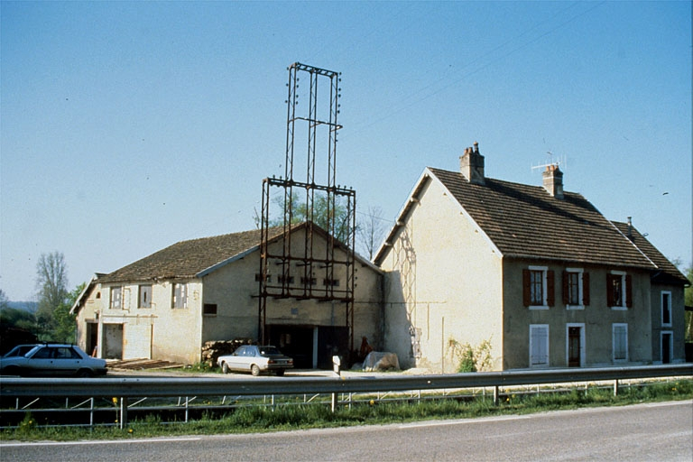 Centrale et maison vues du nord. © Laurent Poupard / Région Bourgogne-Franche-Comté, Inventaire du patrimoine - 1988