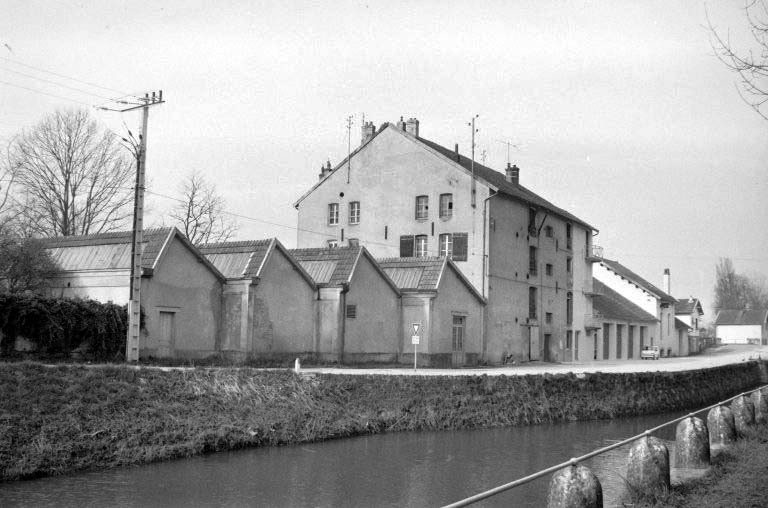Façade antérieure vue de l'est. © Laurent Poupard / Région Bourgogne-Franche-Comté, Inventaire du patrimoine - 1988