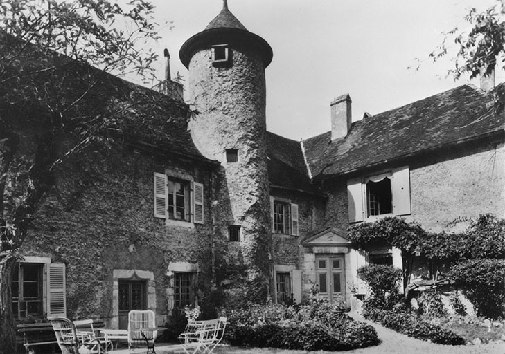 Le Manoir ". Fraisans (Jura). © Yves  Sancey (reproduction), Meusy / Région Bourgogne-Franche-Comté, Inventaire du patrimoine - 1988 Le Manoir ". Fraisans (Jura). © Yves  Sancey (reproduction), Meusy / Région Bourgogne-Franche-Comté, Inventaire du patrimoine - 1988