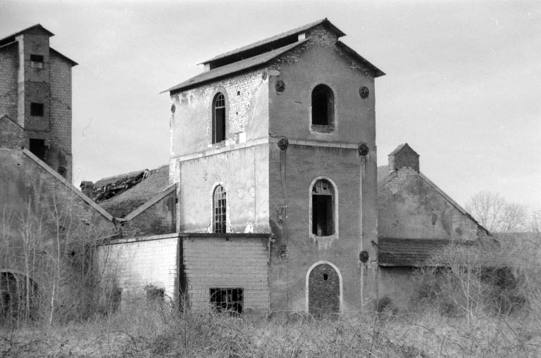 Monte-charge des hauts-fourneaux au bois (D), vu de l'est. © Laurent Poupard / Région Bourgogne-Franche-Comté, Inventaire du patrimoine - 1988