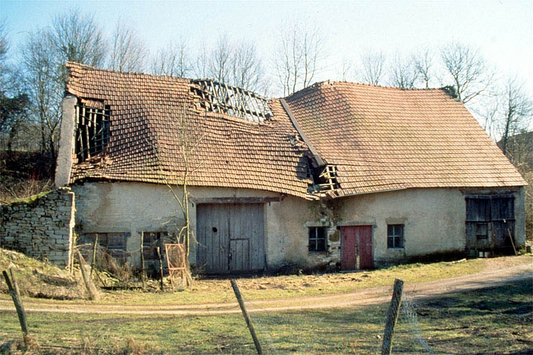 Façade antérieure de l'ancienne halle à charbon. © Laurent Poupard / Région Bourgogne-Franche-Comté, Inventaire du patrimoine - 1988