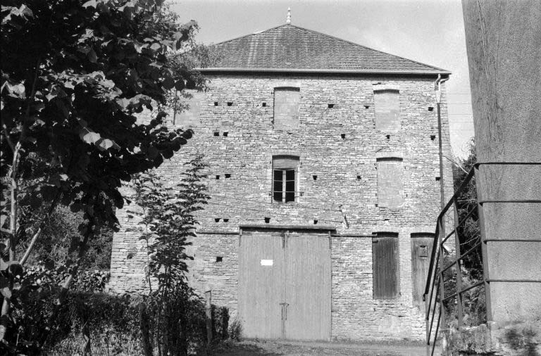 Façade antérieure du logement d'ouvriers inachevé, commune de Taxenne. © Laurent Poupard / Région Bourgogne-Franche-Comté, Inventaire du patrimoine - 1988