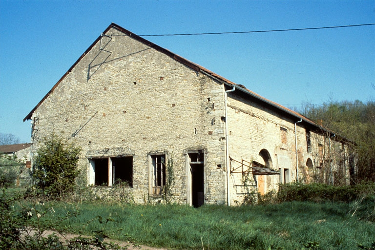 Forge Neuve. La chaînerie : façades postérieure et latérale droite. © Laurent Poupard / Région Bourgogne-Franche-Comté, Inventaire du patrimoine - 1988 Forge Neuve. La chaînerie : façades postérieure et latérale droite. © Laurent Poupard / Région Bourgogne-Franche-Comté, Inventaire du patrimoine - 1988