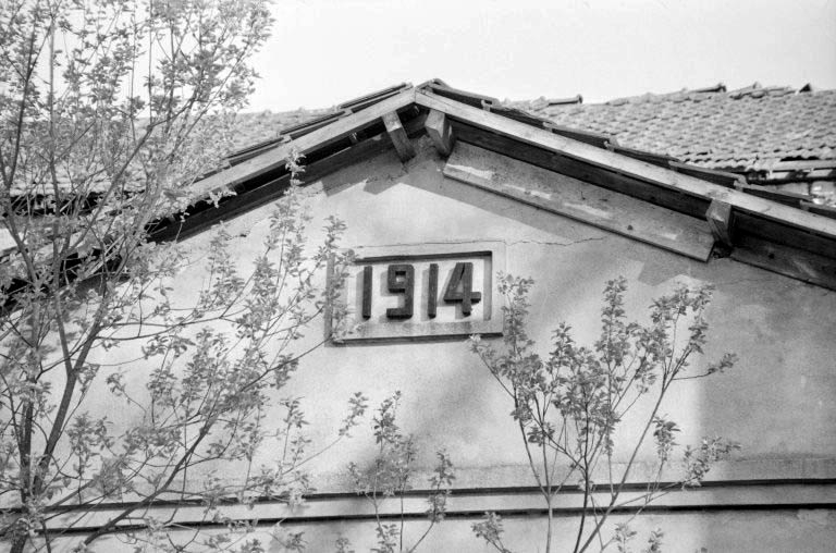 Forge Neuve. Centrale électrique : détail du mur pignon de la salle des machines (J). © Laurent Poupard / Région Bourgogne-Franche-Comté, Inventaire du patrimoine - 1988 Forge Neuve. Centrale électrique : détail du mur pignon de la salle des machines (J). © Laurent Poupard / Région Bourgogne-Franche-Comté, Inventaire du patrimoine - 1988