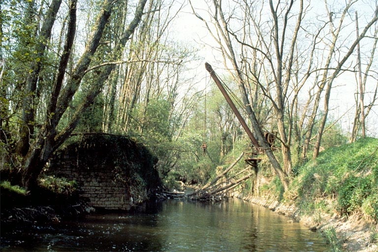 Forge Neuve. Le port (N) : entrée du canal. © Laurent Poupard / Région Bourgogne-Franche-Comté, Inventaire du patrimoine - 1988 Forge Neuve. Le port (N) : entrée du canal. © Laurent Poupard / Région Bourgogne-Franche-Comté, Inventaire du patrimoine - 1988